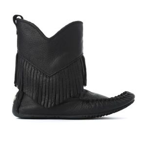 Manitobah Mukluks, black grain leather- size 8